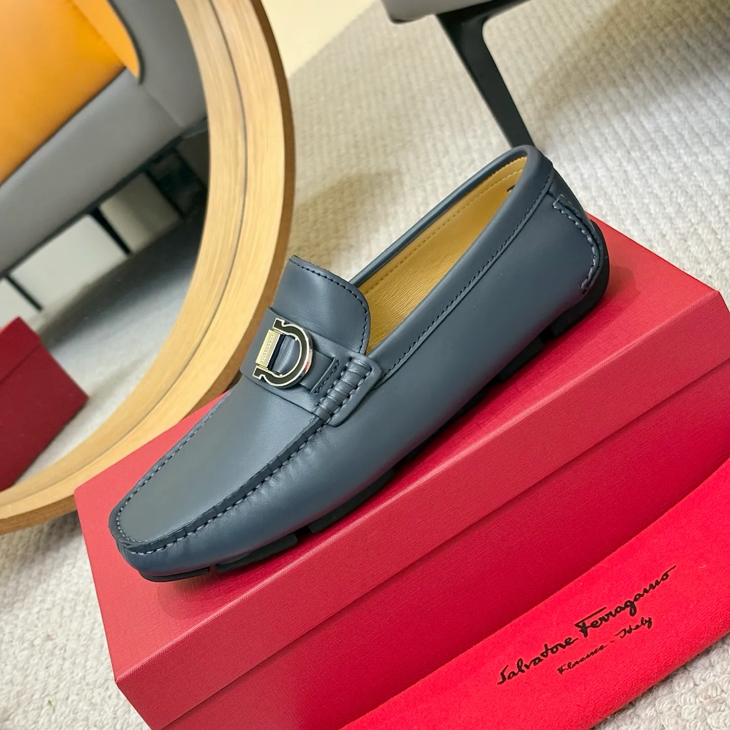 Men's men's shoes 💰420 (Yangli) Ferragamo 〰Ferragamo 2⃣️0⃣️2⃣️5️⃣ New series 👊🏻 Upper 🇮🇹 Italian imported calfskin, original outsole molding. Water-dyed sheepskin lining. The identity of every successful man is set off, and the upper and lower shoes are elegant and stable🚶🏻🚶🏻The high-end custom counter original replica is an eternal classic🔍️Number of codes: 38-46 with counter packaging